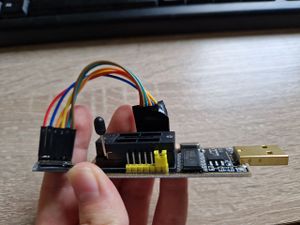 The card reader is on the left, the CH341A is on the right. The photo shows the correct cable positions. From left to right: Card reader - red, blue, orange, yellow, green, brown CH341A - red, brown, green, orange, blue, yellow